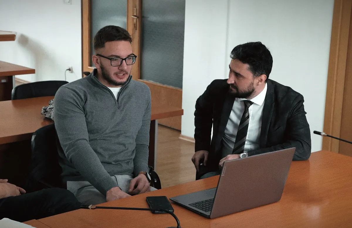 Emin Solak i domaćin sastanka u sali Općine Breza